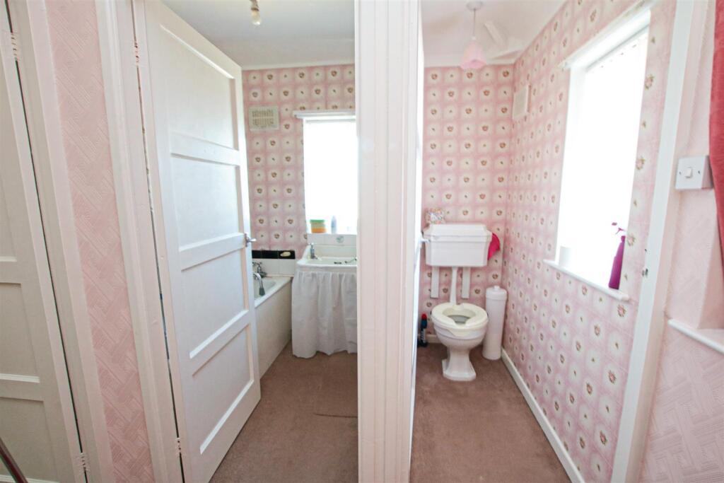 BATHROOM &amp; W/C