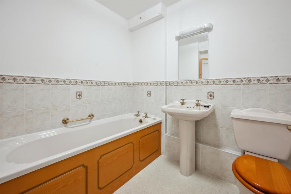 Saxton Mee 2 Holme Court -0016.jpg