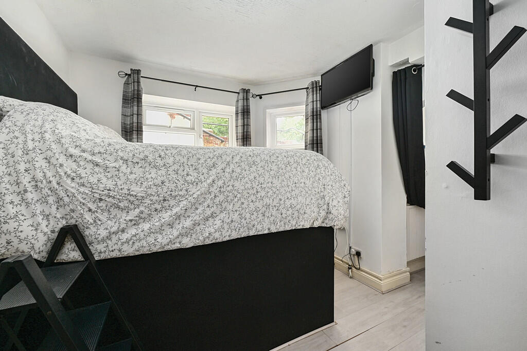 6 Longdown Lodge ...