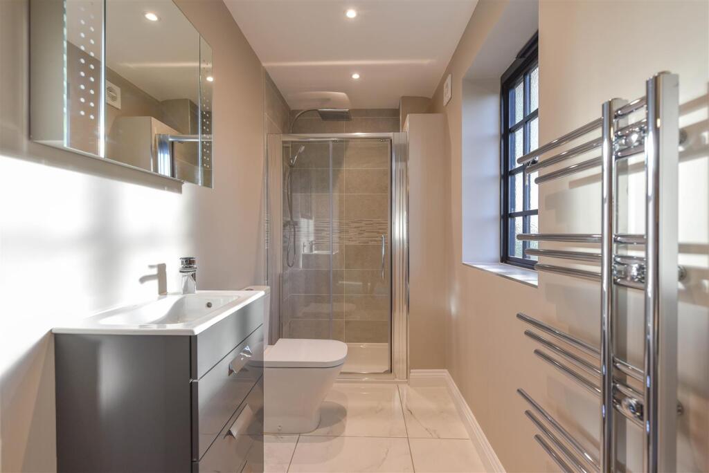 SHOWER ROOM ENSUITE