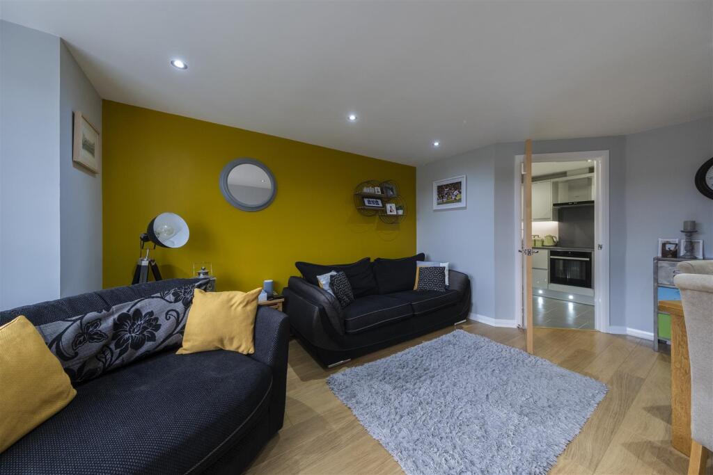 12 The Pines-005.JPG