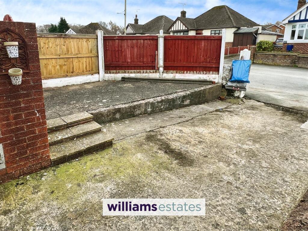 Driveway/Front Garden