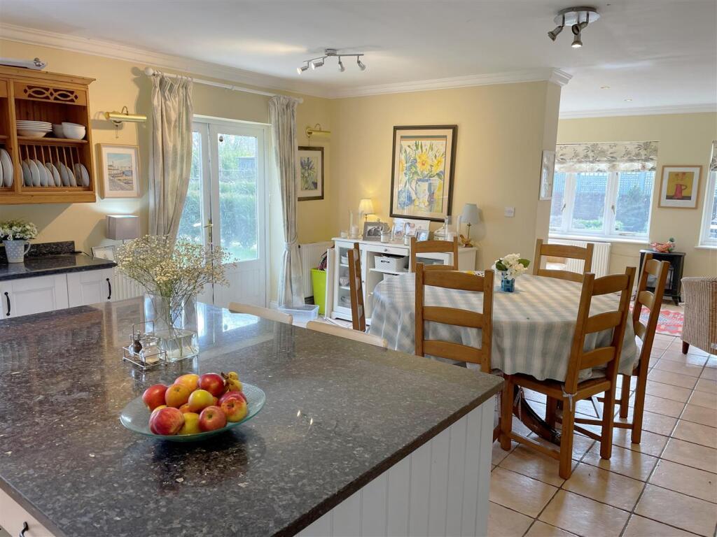 Kitch - Break - Grd Room 1.JPG