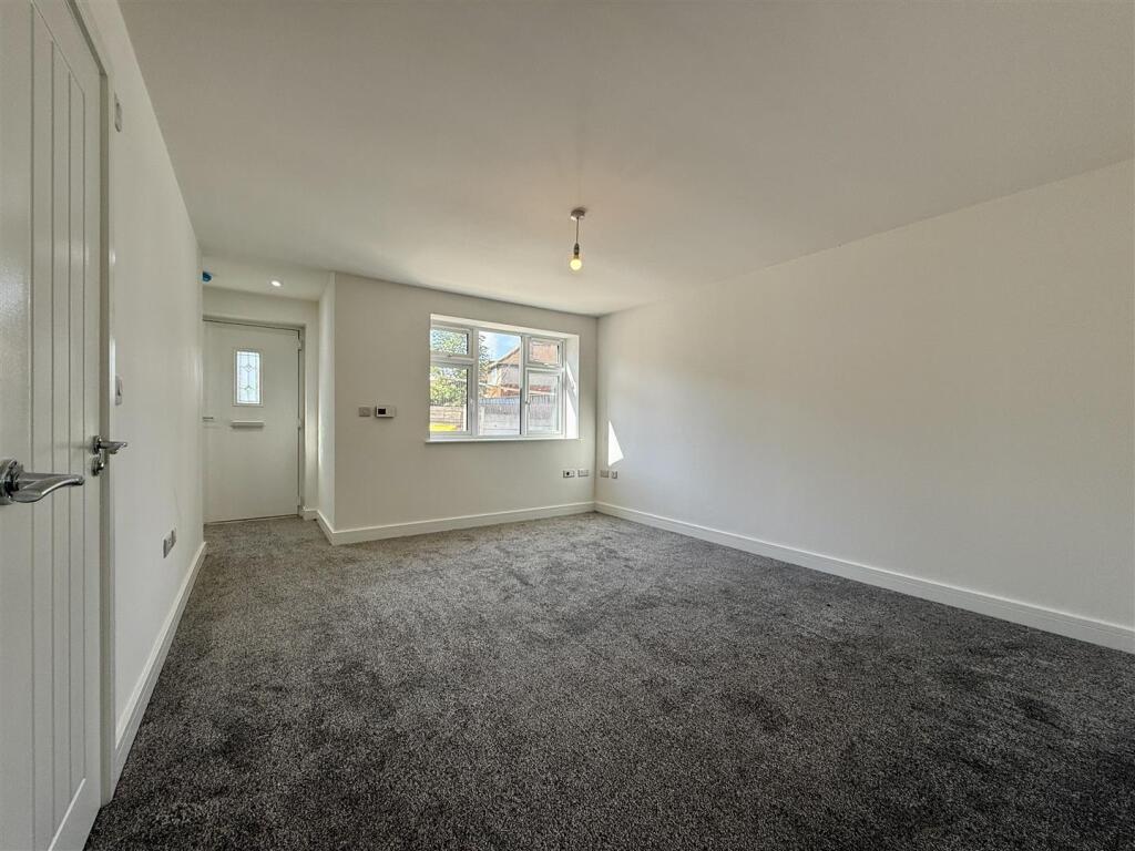 8 Living Room.JPEG