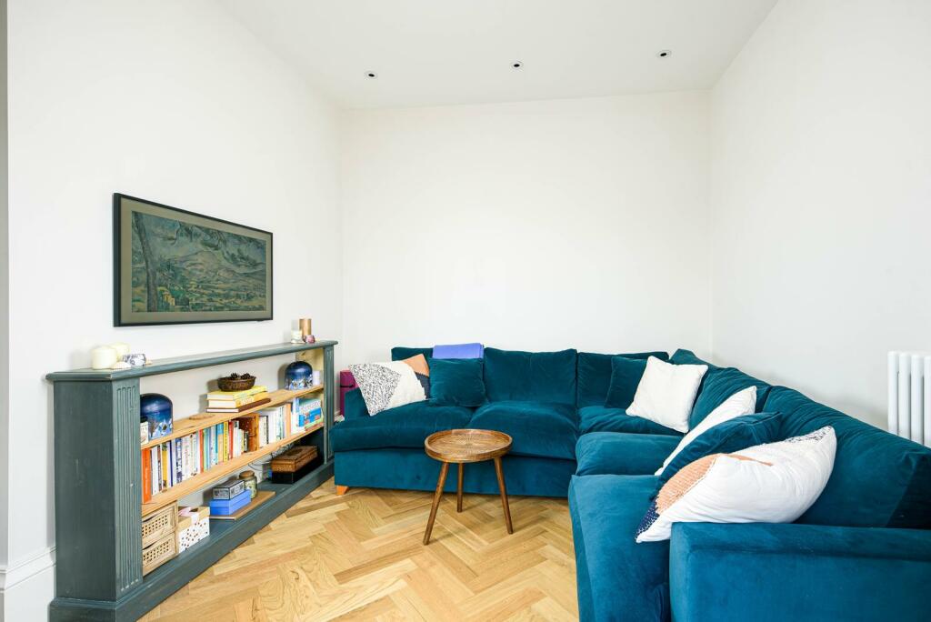 Sitting_Room_1.jpg