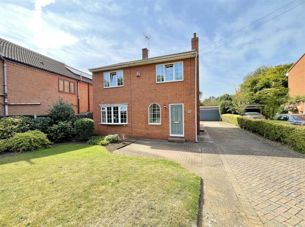 Front External &amp; Driveway