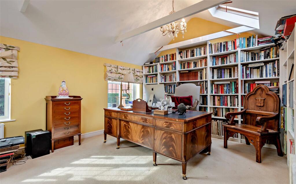 Bedroom 5 / Study