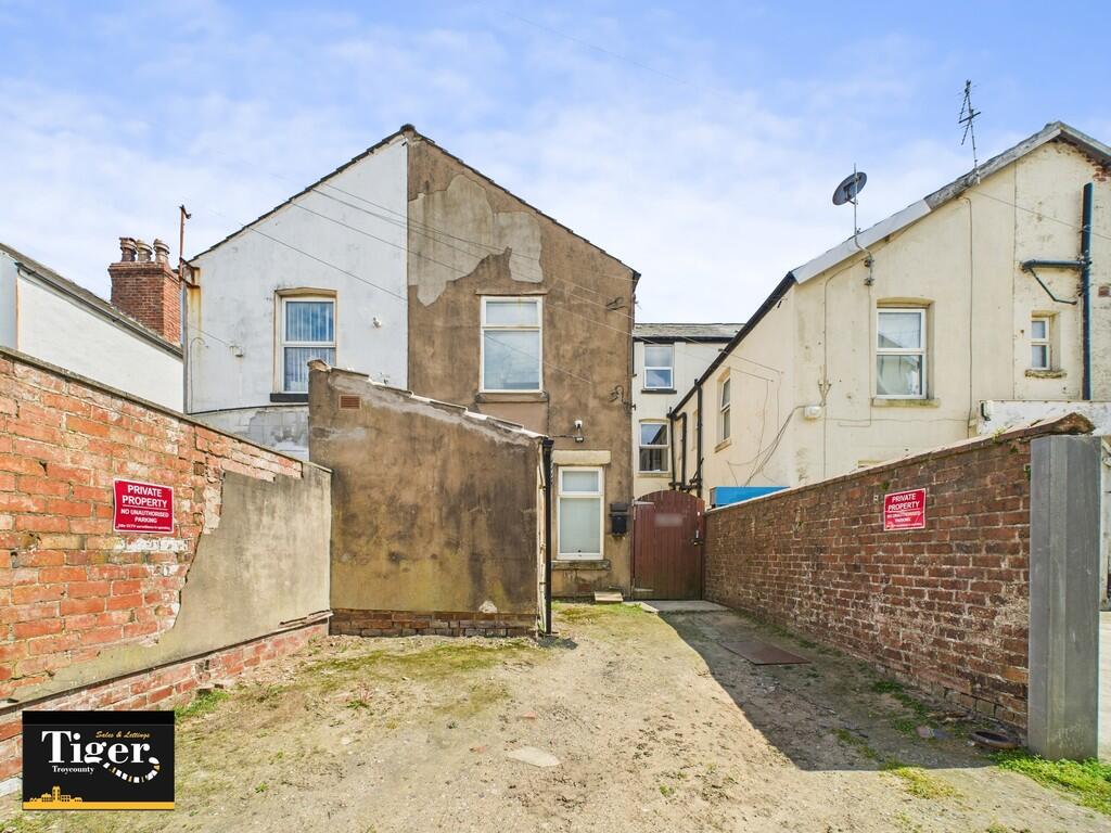 CAM02176G0-PR0582...