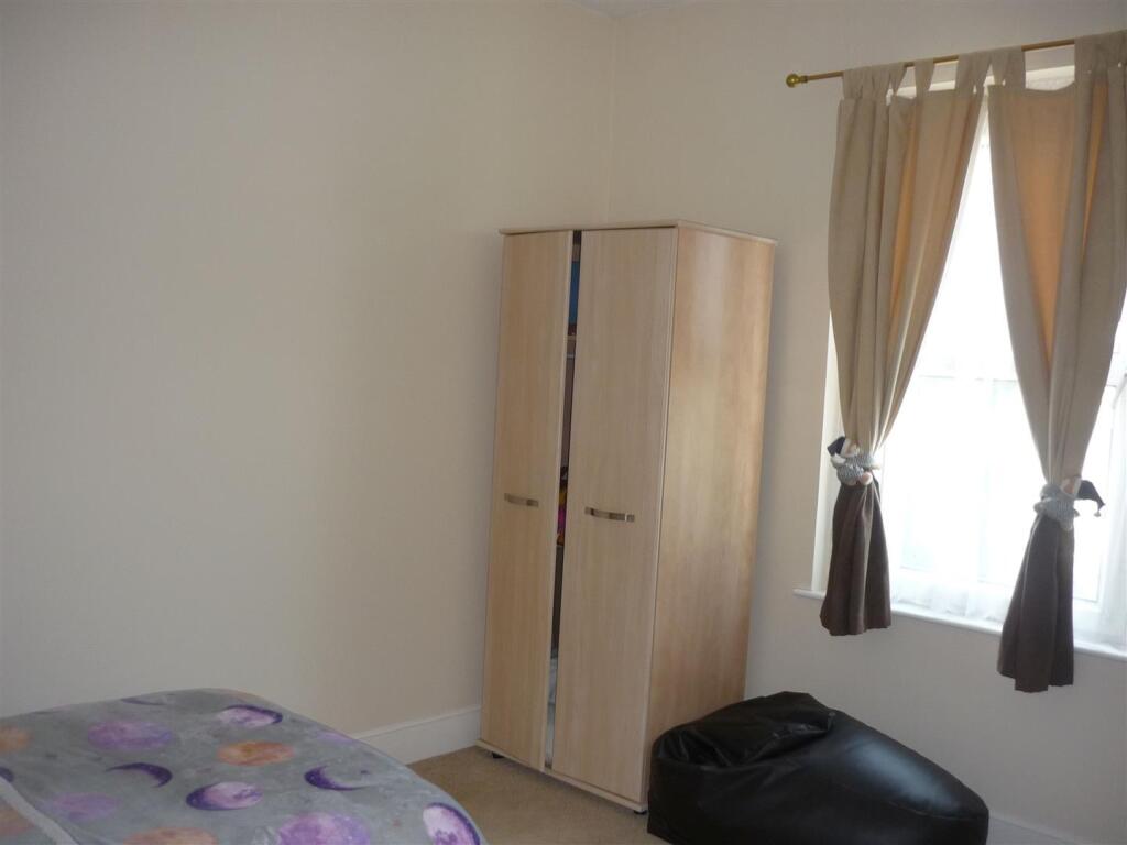 Bedroom 2.JPG