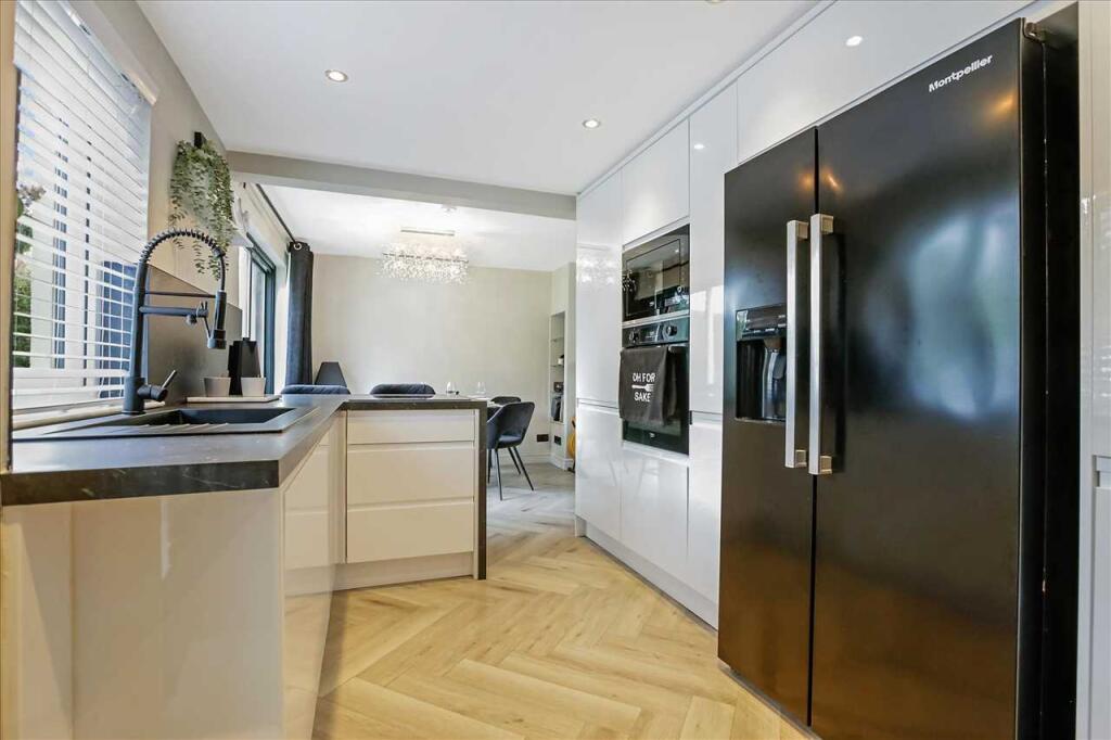 Breakfasting Kitchen