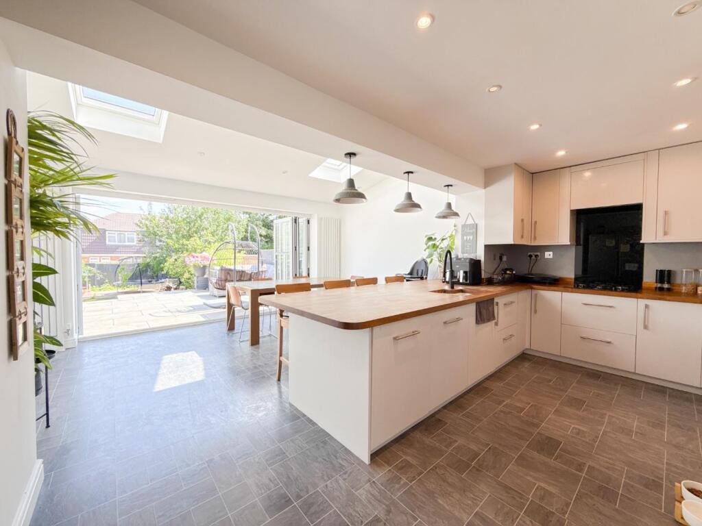Open Plan kitchen / Dining Room