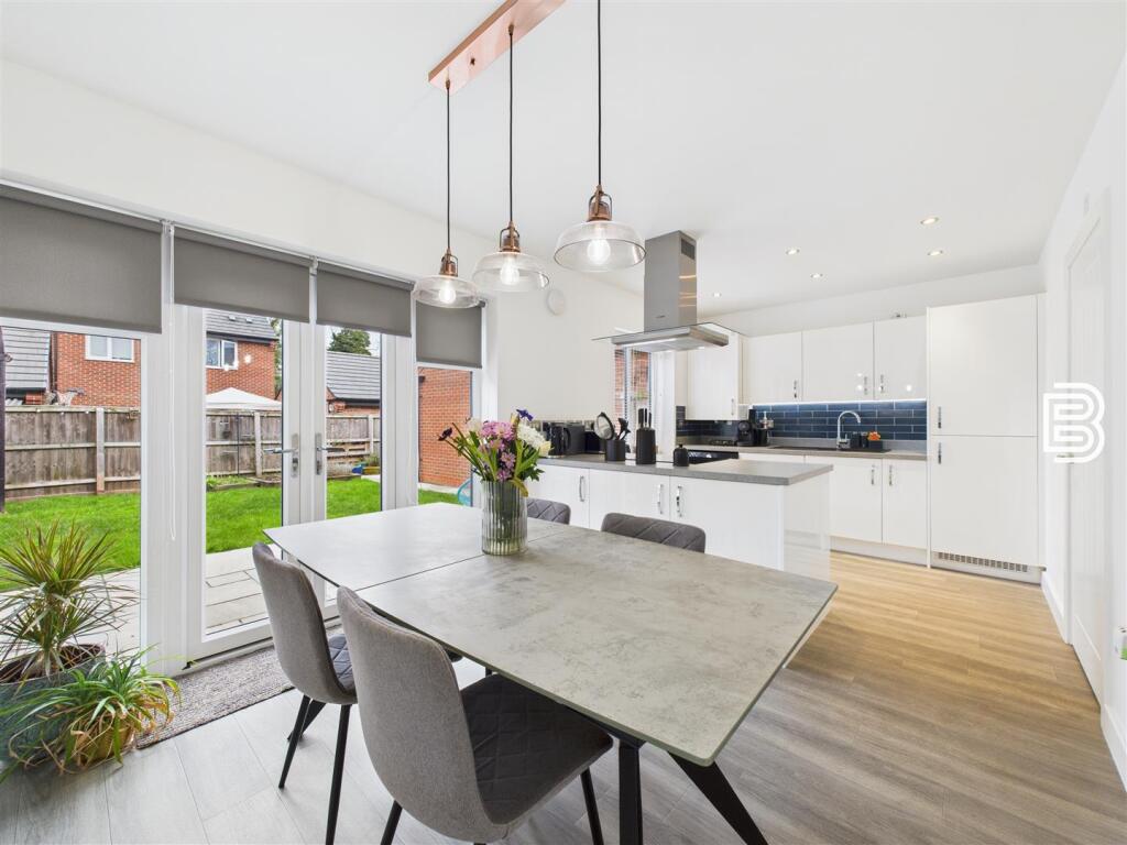 Kitchen Diner (1).jpg