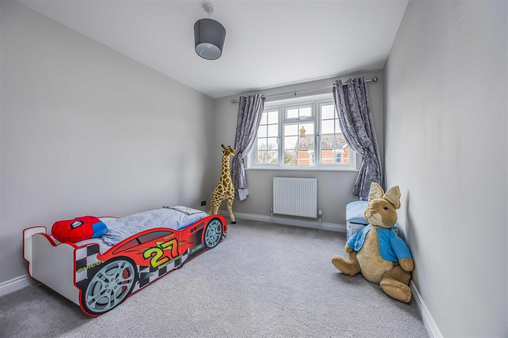 53 Fourth Avenue, Havant-Small-PorticoMarketing-So