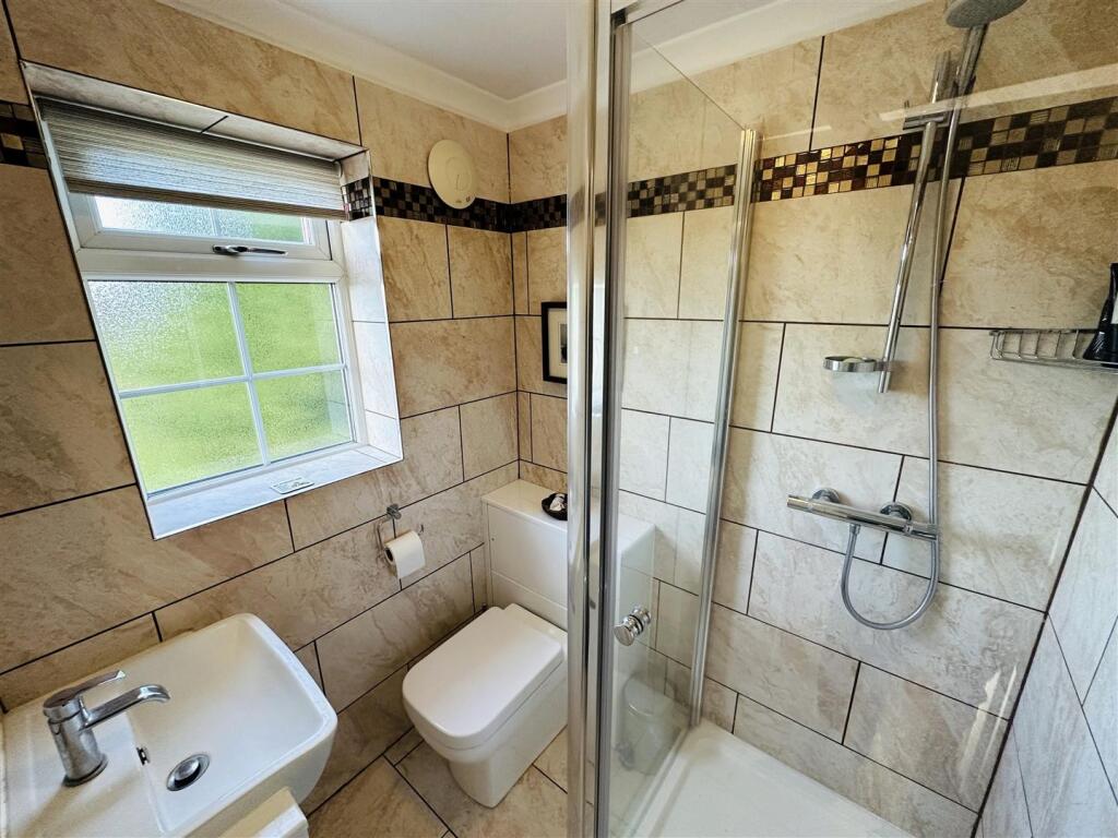 ensuite.jpg