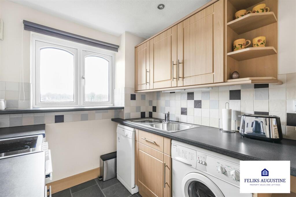 Kitchen 4.jpg