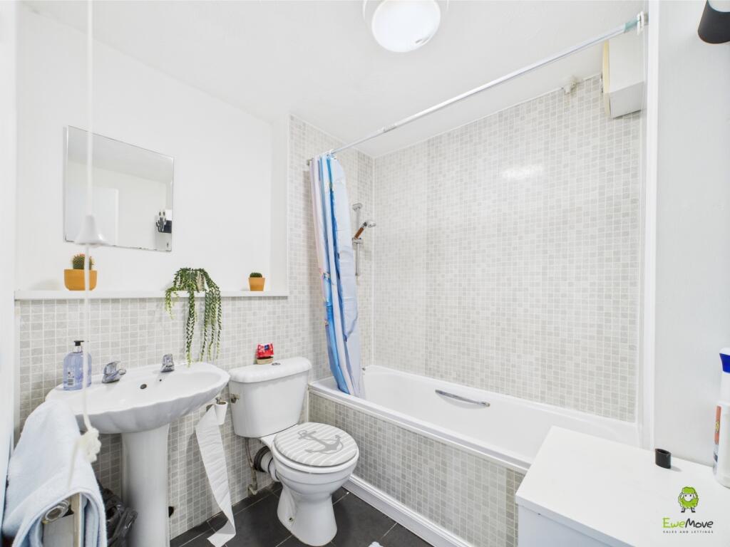 CAM03779G0-PR0228-STILL002