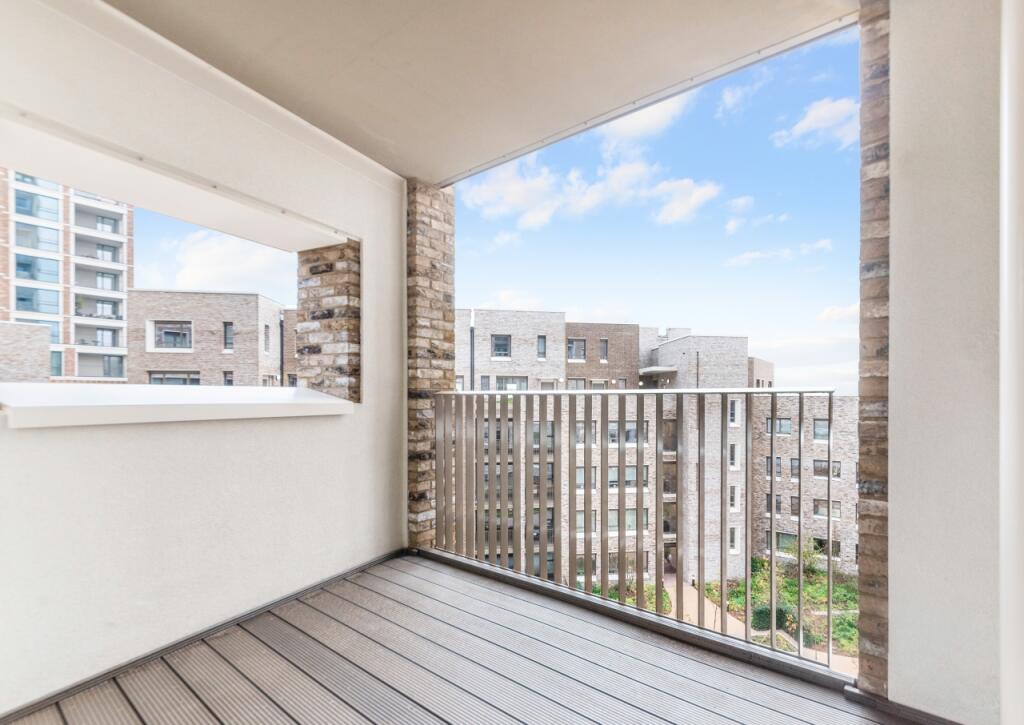 Balcony Elephant Par
