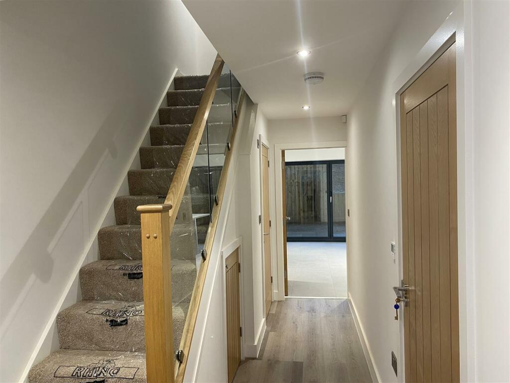 STAIRCASE TO FIRST FLOOR