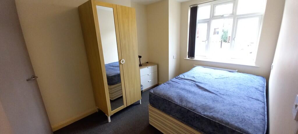 ROOM 1