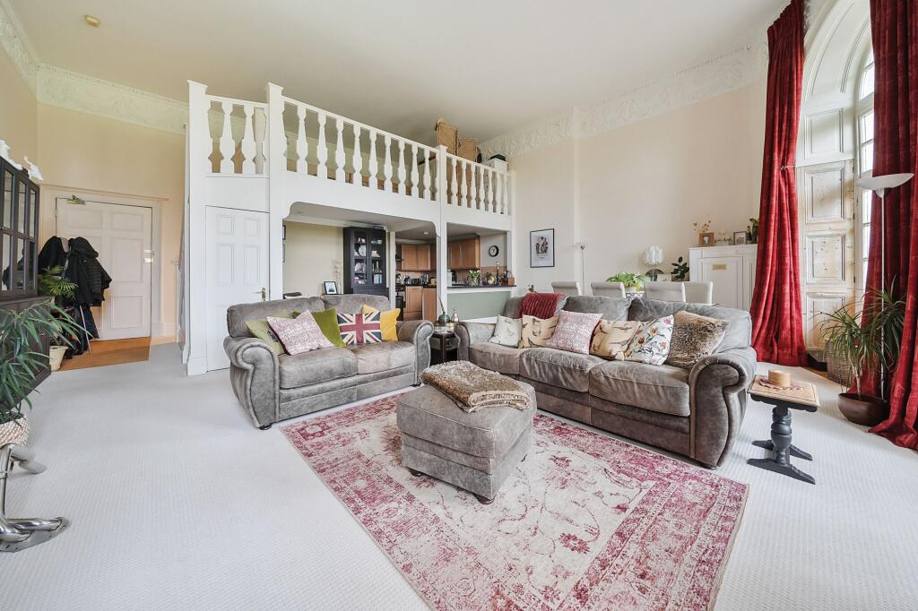 Lounge / Dining Room