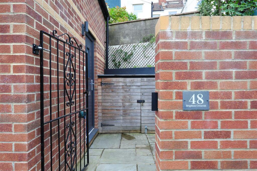 48 Brighton Crescent 15.jpg