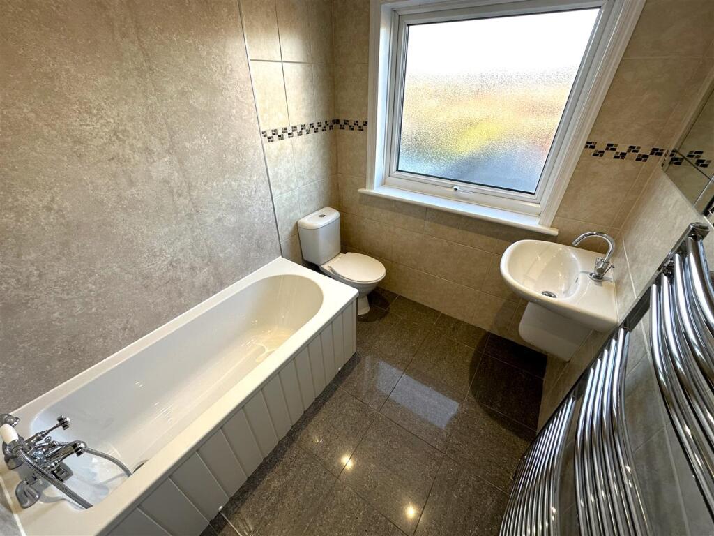 First Floor Bathroom 119