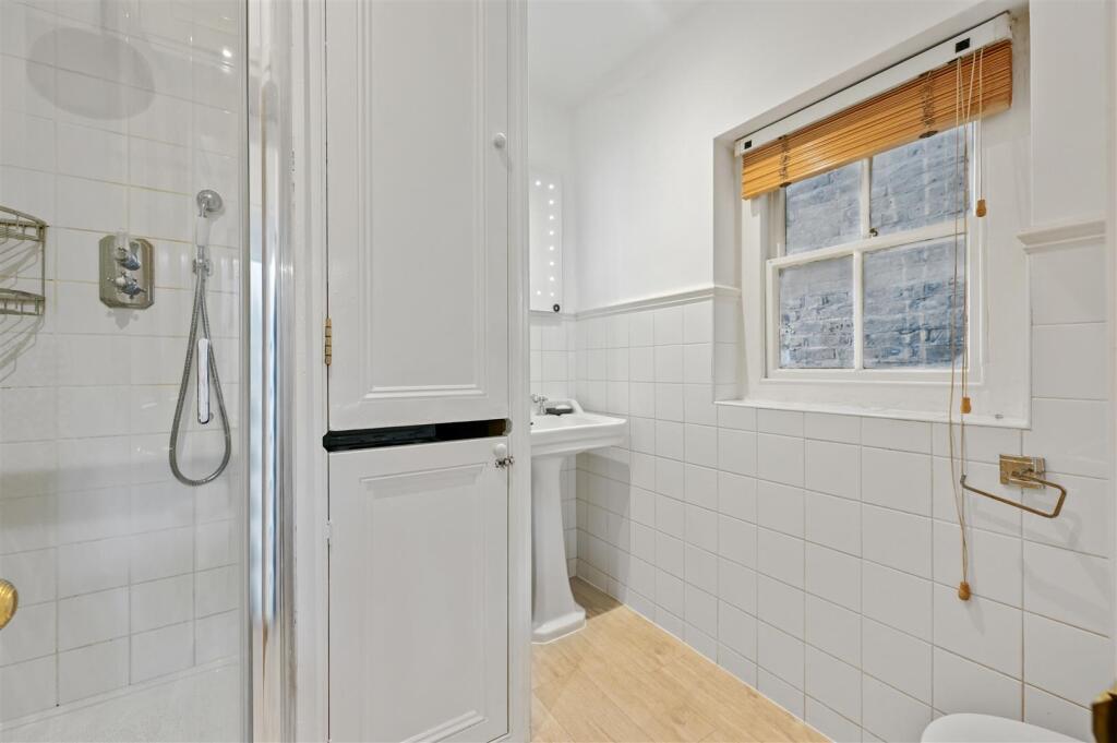 Brckenbury Gardens - Shower Room
