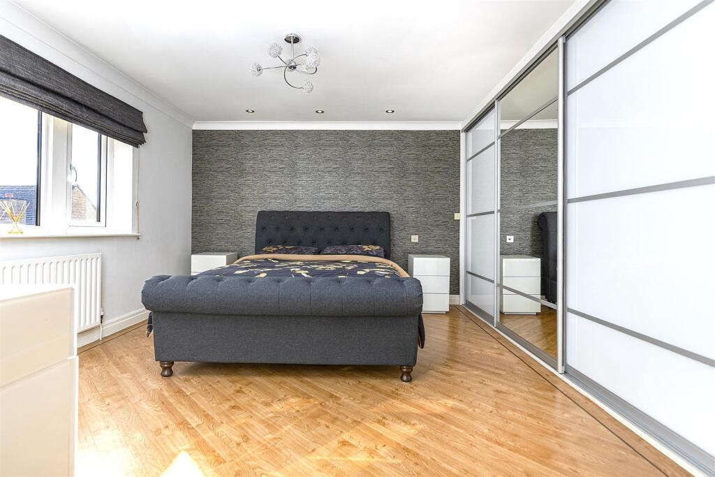 Bramleys Estate Agents - Crow Lees Gardens (40).jp