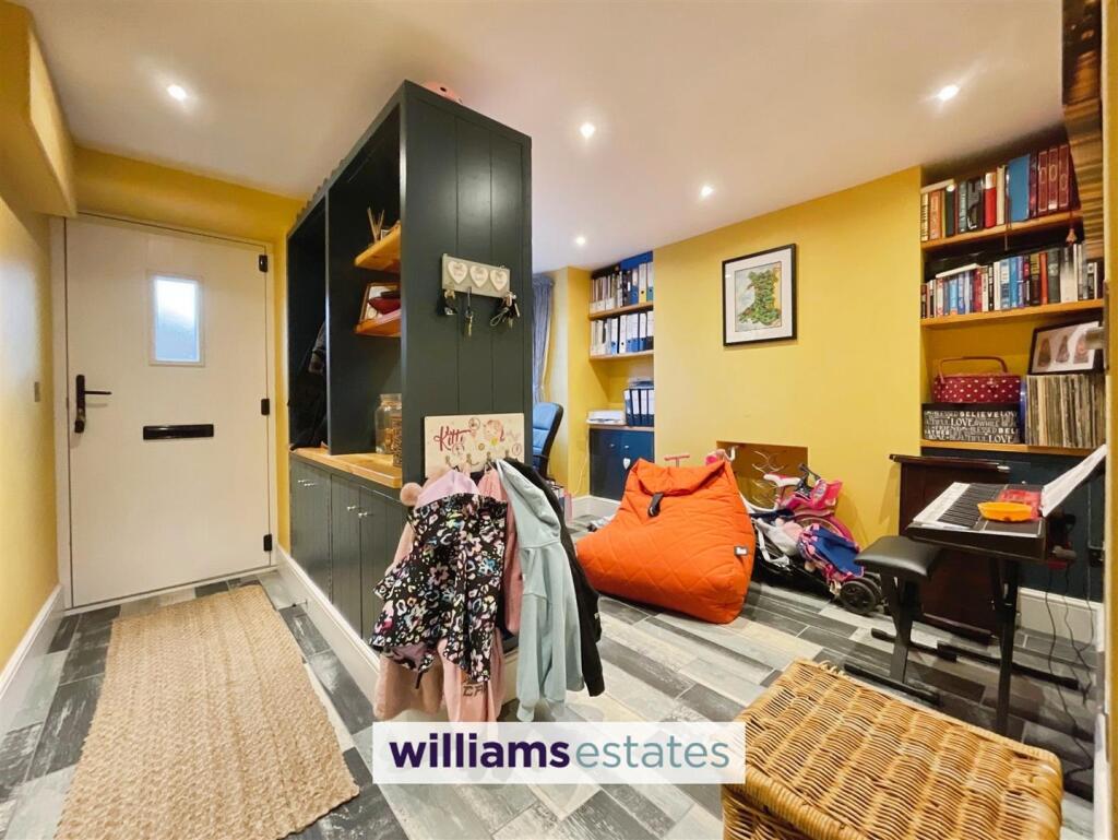 Entrance Hall / Reception/Office