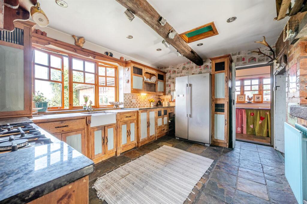 13 Carts Lane, Grendon