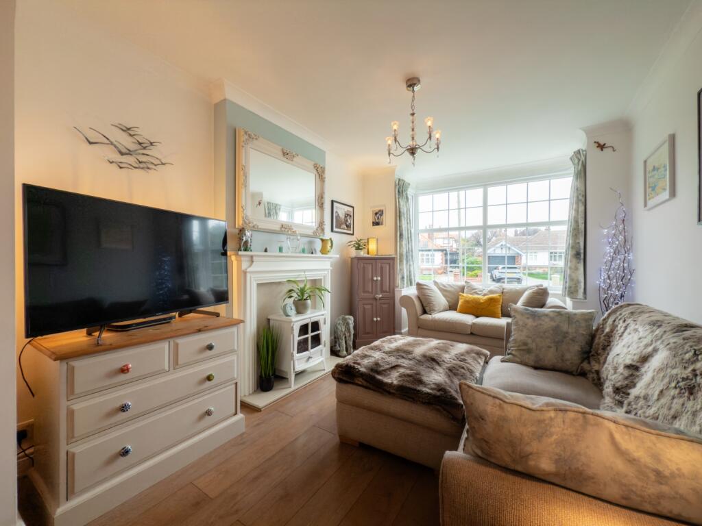 20250117111514 - IMG_2872 - 60 brook lane, IP11 7L