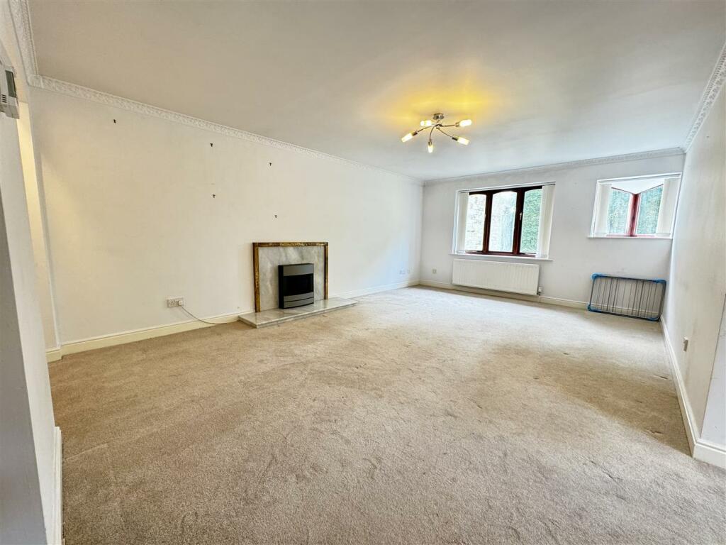 SPACIOUS LOUNGE