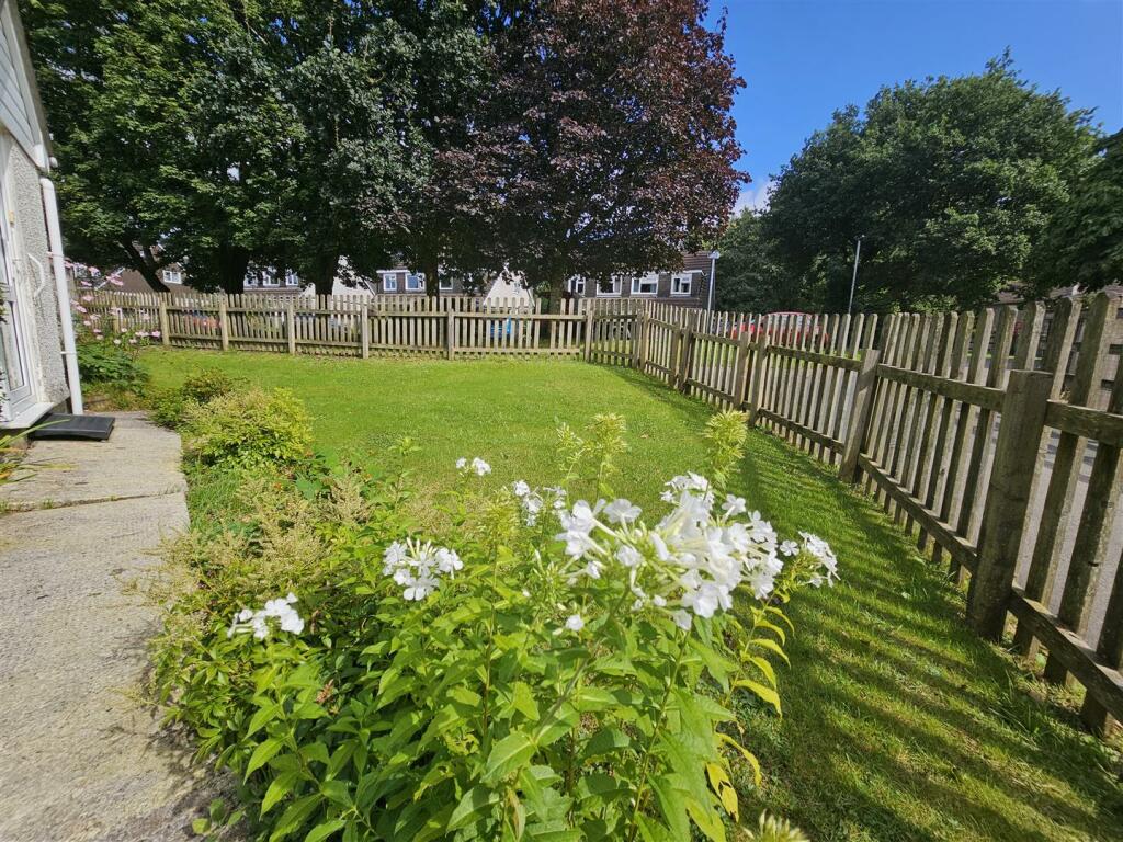 Side Gardens.jpg