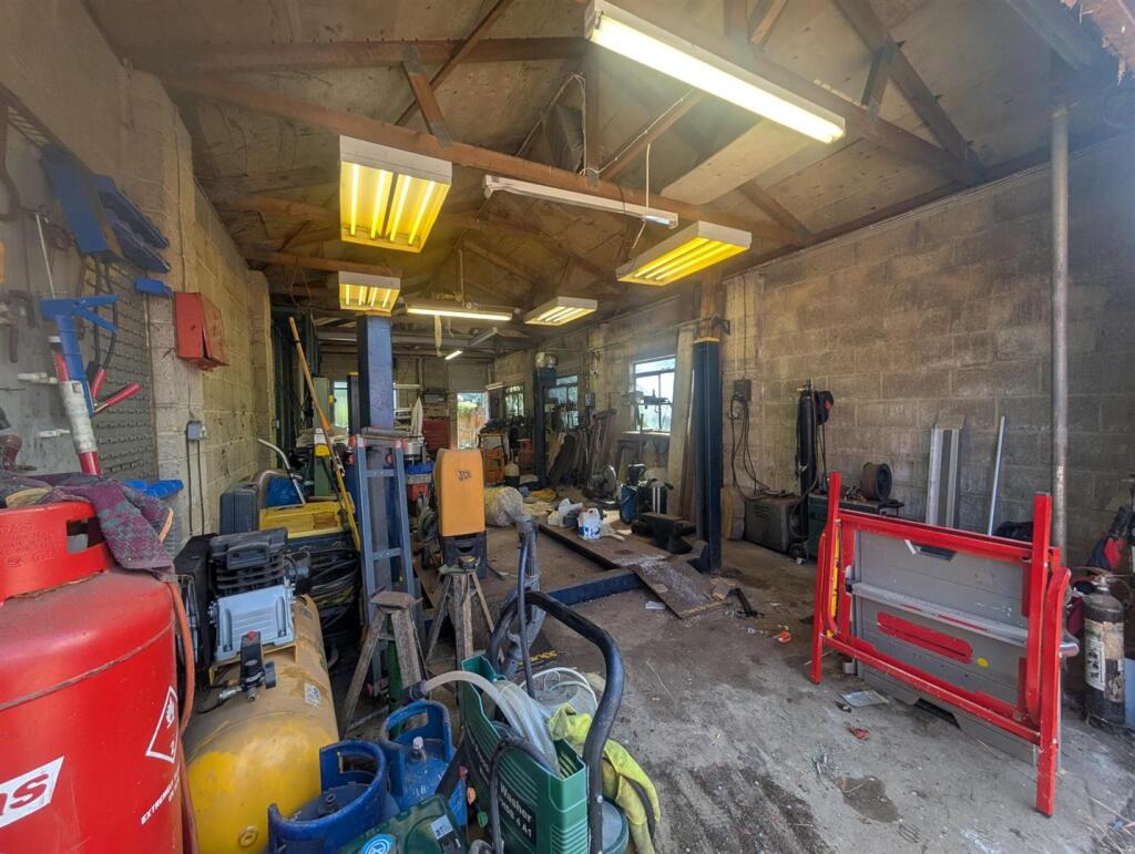 GARAGE