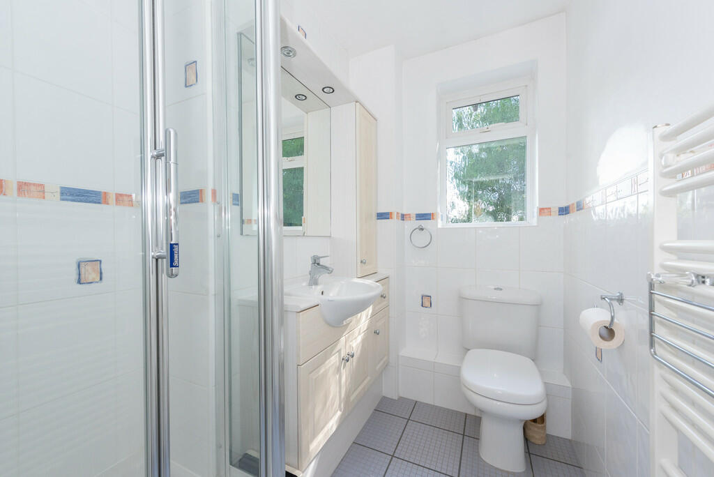 11 Perryhill Driv...