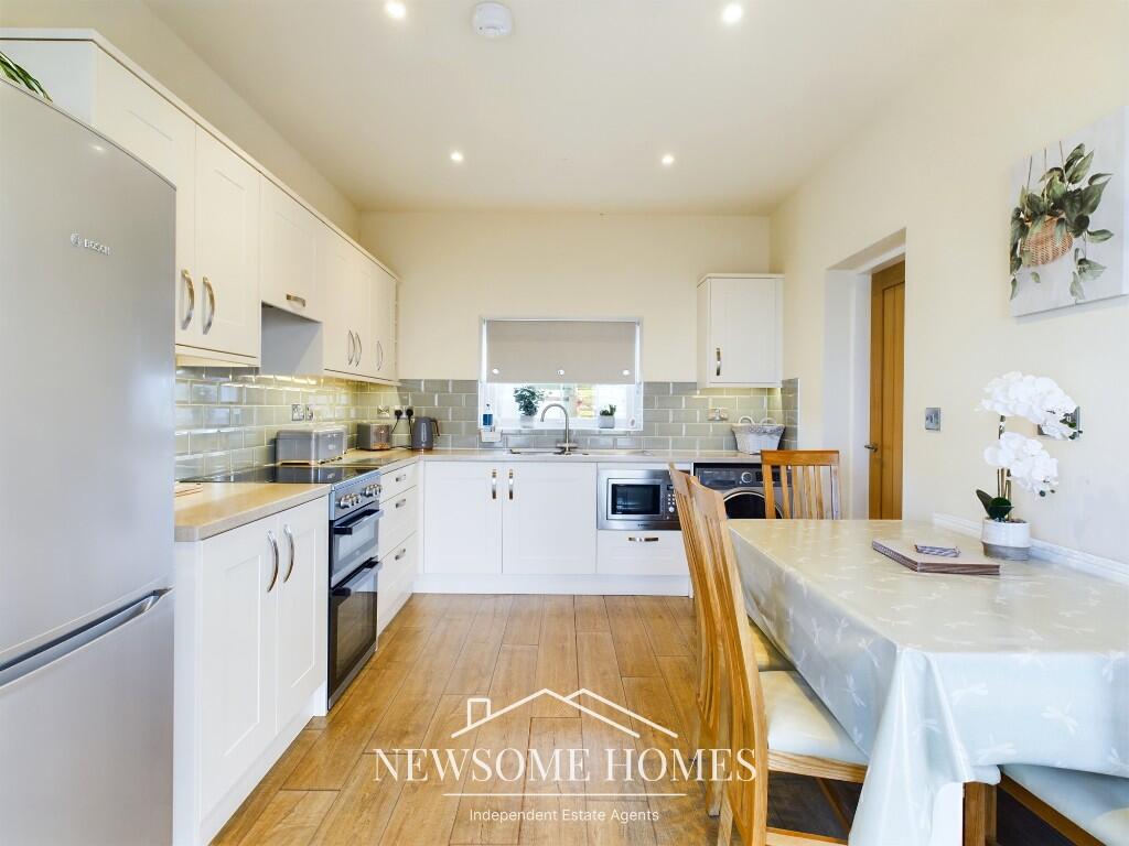 Kitchen/ Dining Room