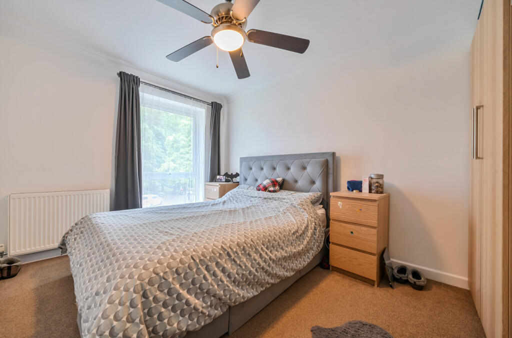 1298334-5-682eb99...