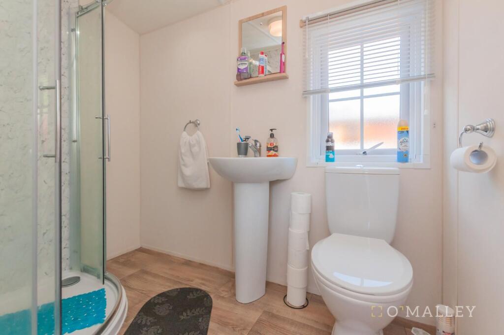 26. Bathroom.jpg