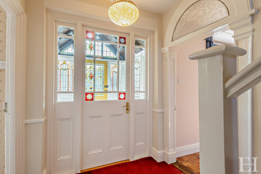 8642632-interiorW...