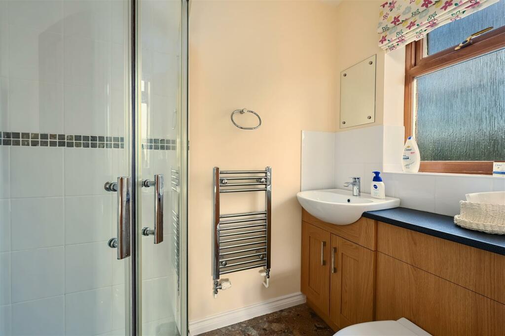 6 St Kitts Close - TN37 7TB (22).jpg