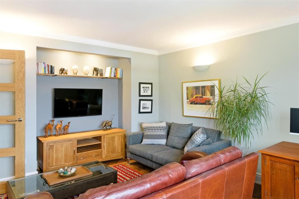 DOWNS LODGE COURT (5).jpg