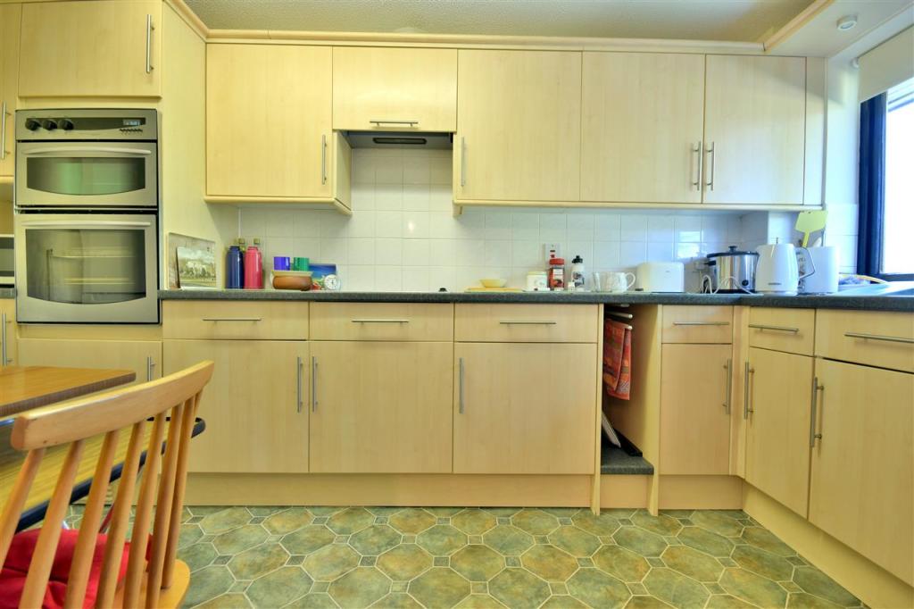 KITCHEN /