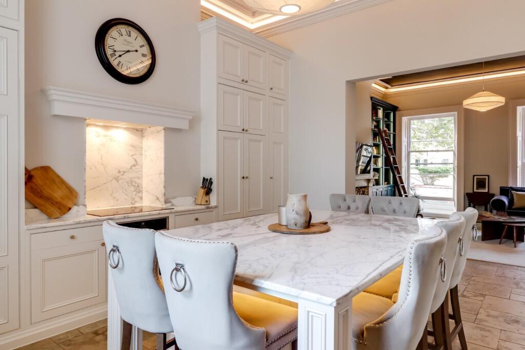 Kitchen (8).jpg