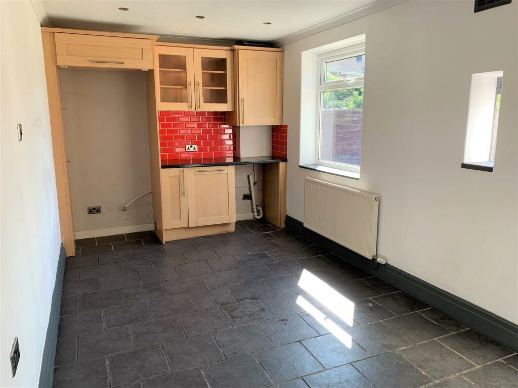 Kitchen 1.jpg