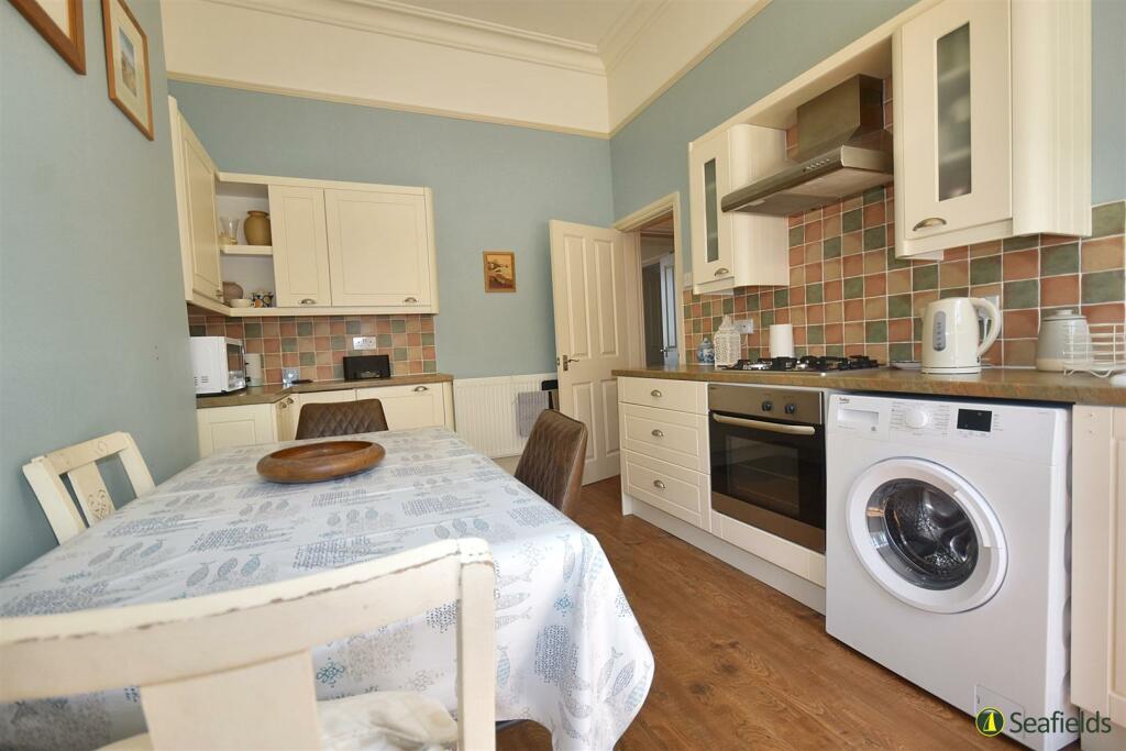 Kitchen 1.jpg