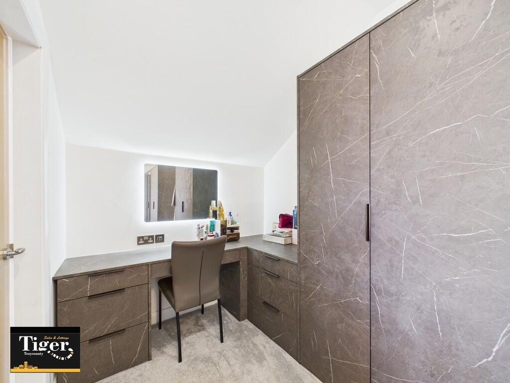 CAM02176G0-PR0559...