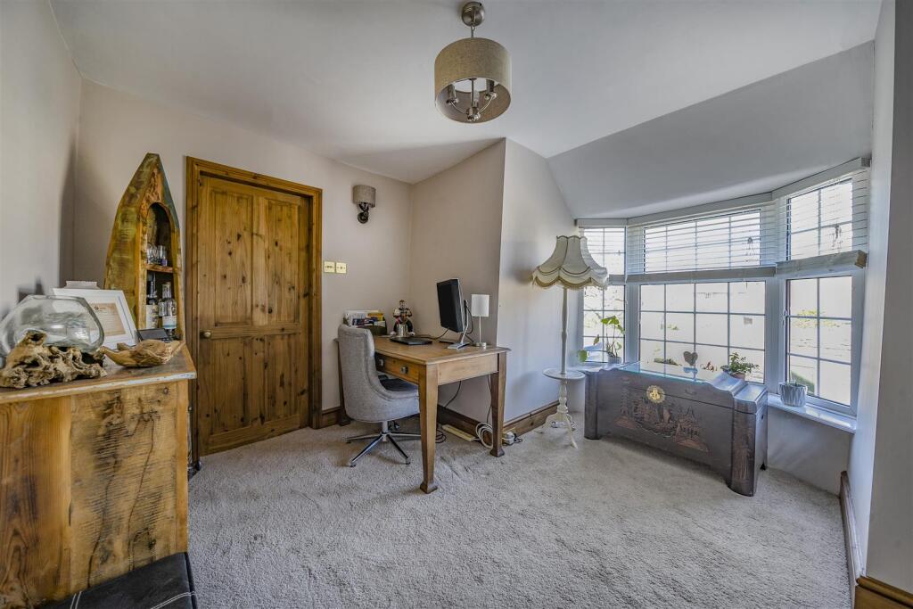 18 The Crescent, Pattishall (14).jpg