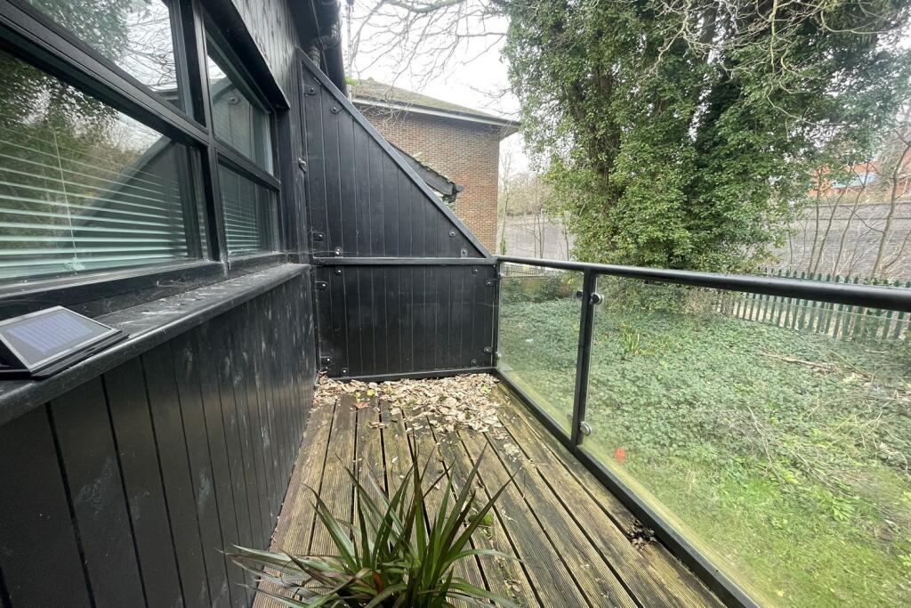 Balcony (Main)