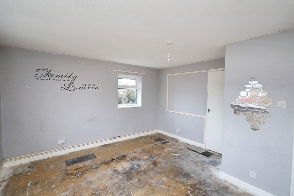 140 Victoria Road, Laindon, Basildon, Essex, SS15 6RQ