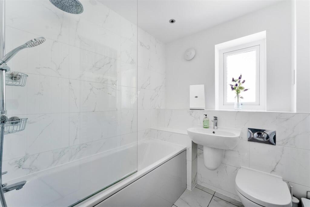 1.14 - bathroom.jpg